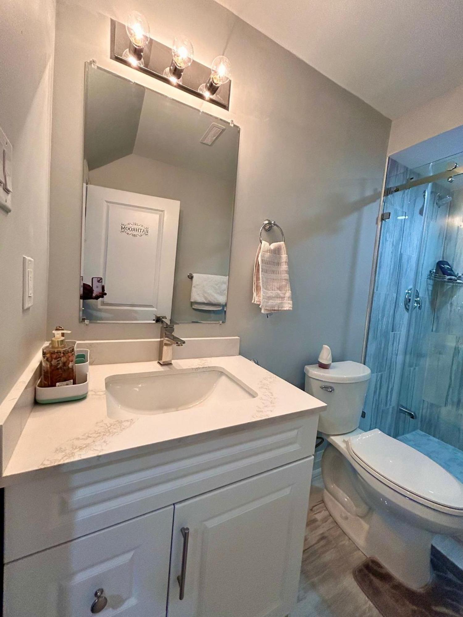Apartment B 2 Bedroom Brampton Luaran gambar