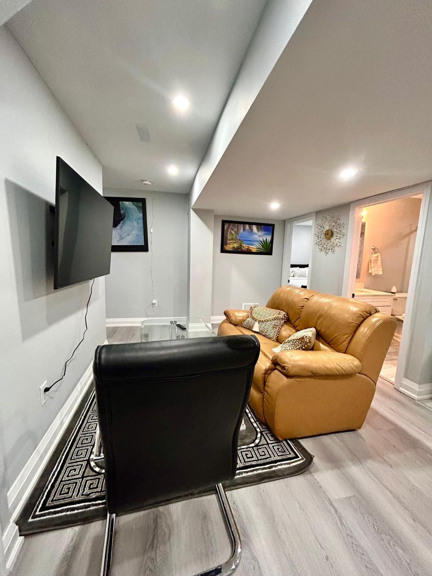 Apartment B 2 Bedroom Brampton Luaran gambar