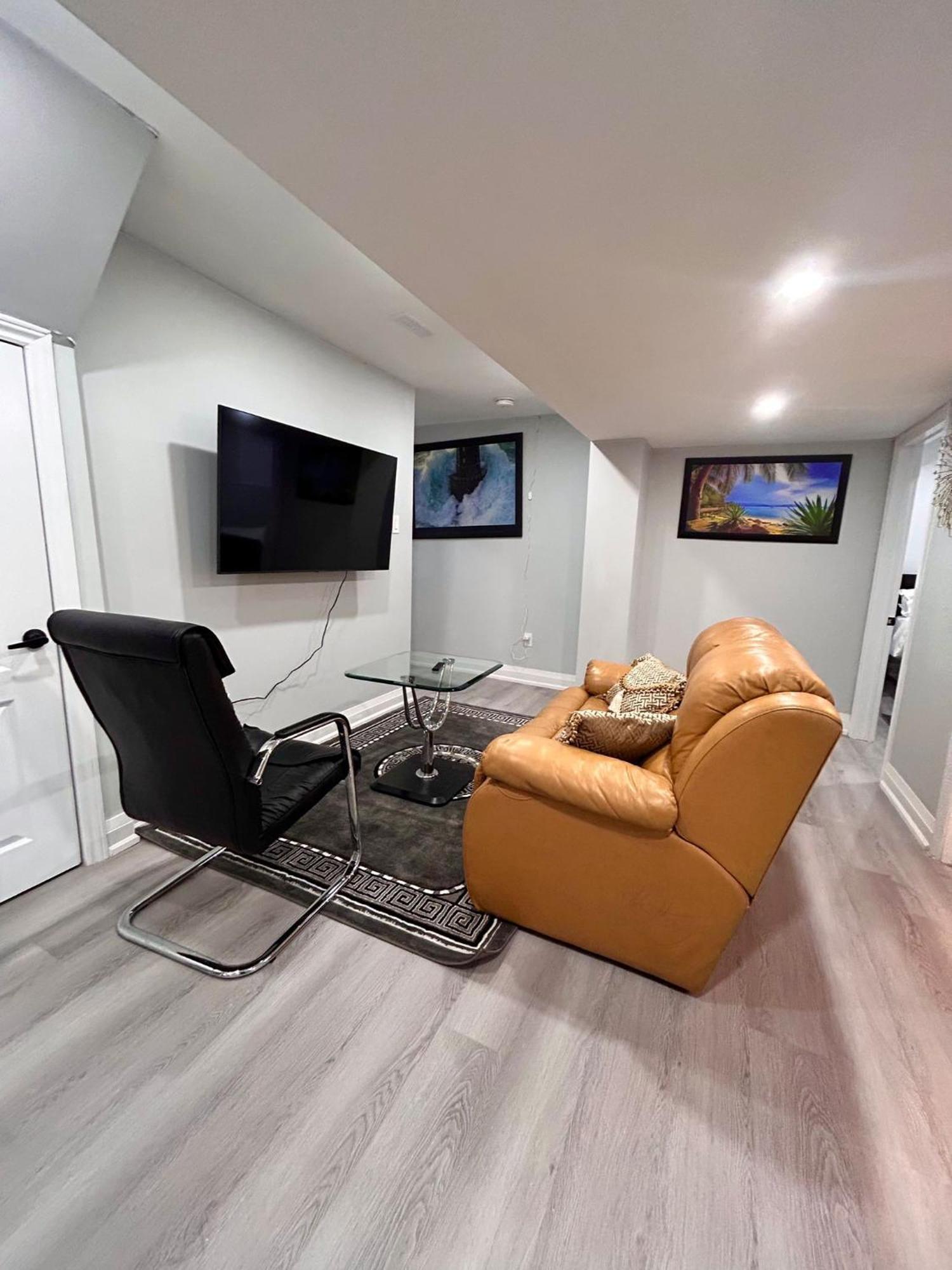 Apartment B 2 Bedroom Brampton Luaran gambar