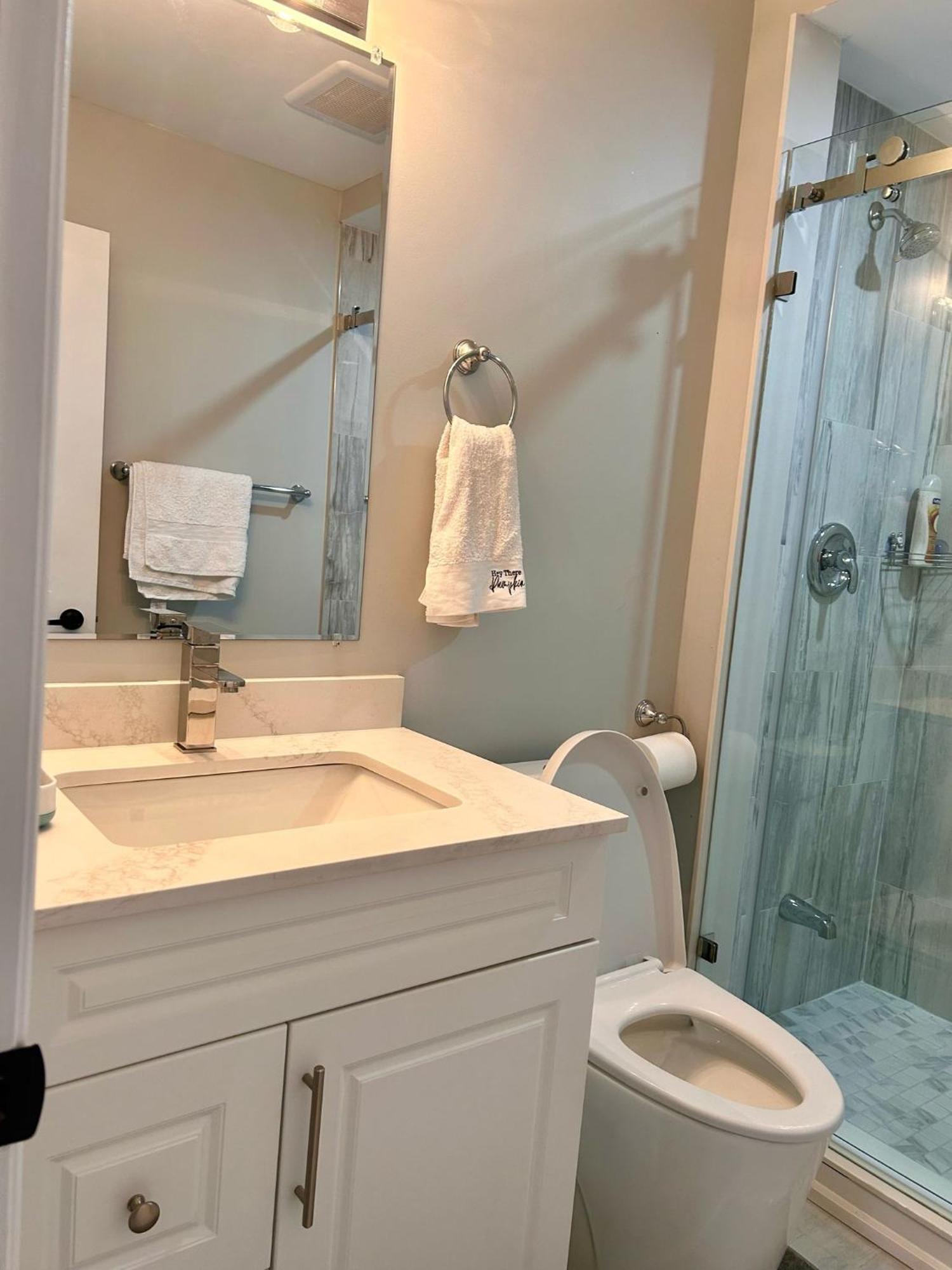 Apartment B 2 Bedroom Brampton Luaran gambar